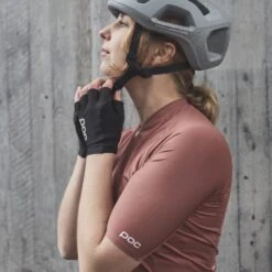 POC AGILE SHORT GLOVE URANIUM BLACK 23 -SnowPeak Gear Store 9 106778 agile short glove uranium black 30375 1002 02